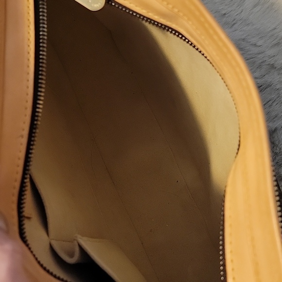 Louis Vuitton Hudson  Crossbody Bag - Picture 12 of 16